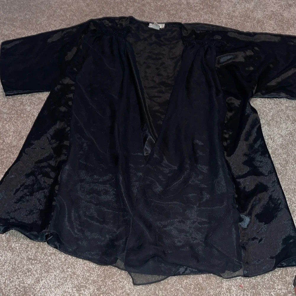 Victoria Secret VTG Gold Label Black Short Sleeve Robe Kimono Rosettes large. P